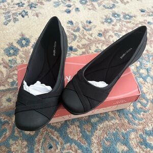 NIB Easy Spirit Acasia Slip-on Flats Black 10-2W